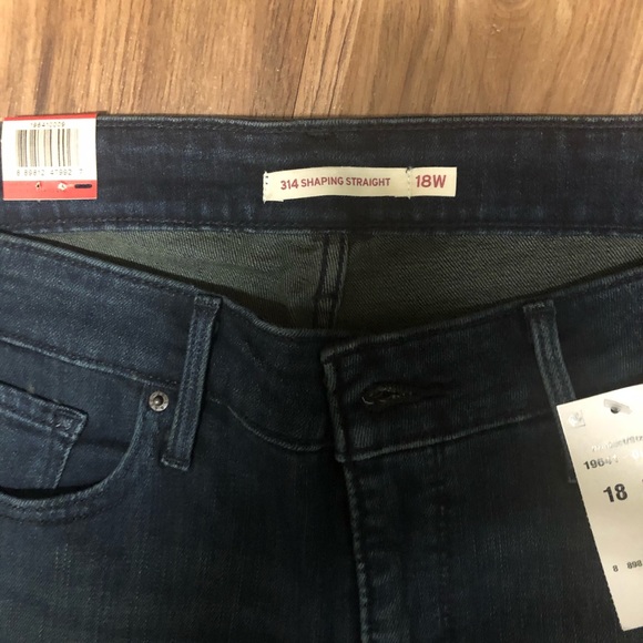 NWT- 314 Levis PLUS  SHAPING PLUS JEANS - Picture 8 of 15